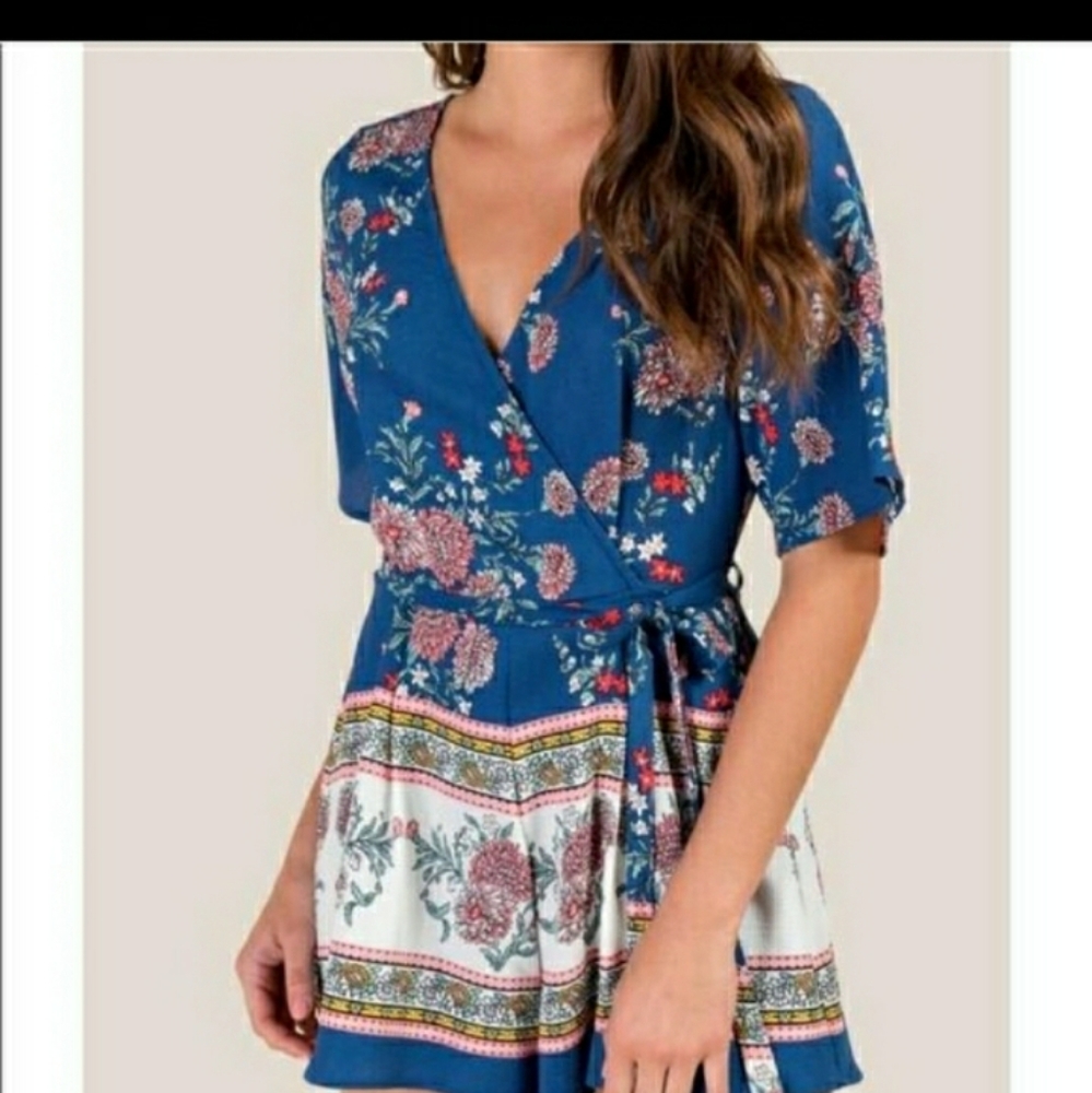 NWOT! TRIXXI Sasha Floral Boho Belted Jumper Romper Shorts, Size: Small.